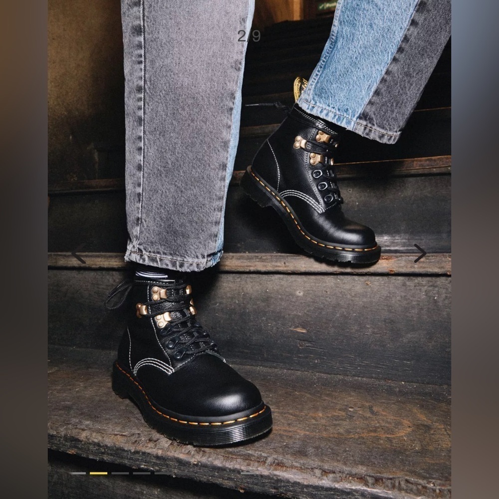 Dr. Martens 101 Hardware Virginia Ankle Boots in Black Leather - Size 6 Ladies